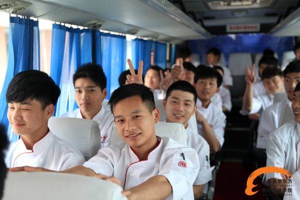 出发途中,期待、兴奋的学员们