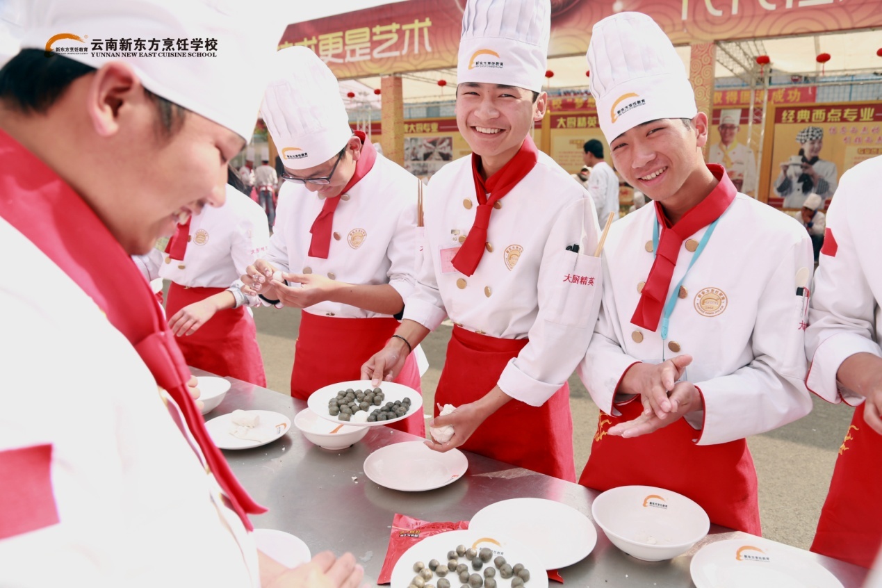 跟着我，左手右手一起滚汤圆   