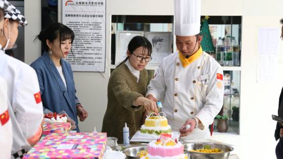 这才是女神节的正确打开方式……