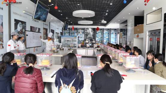 这才是女神节的正确打开方式……