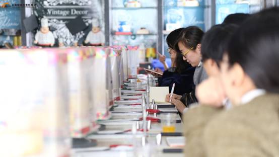 这才是女神节的正确打开方式……