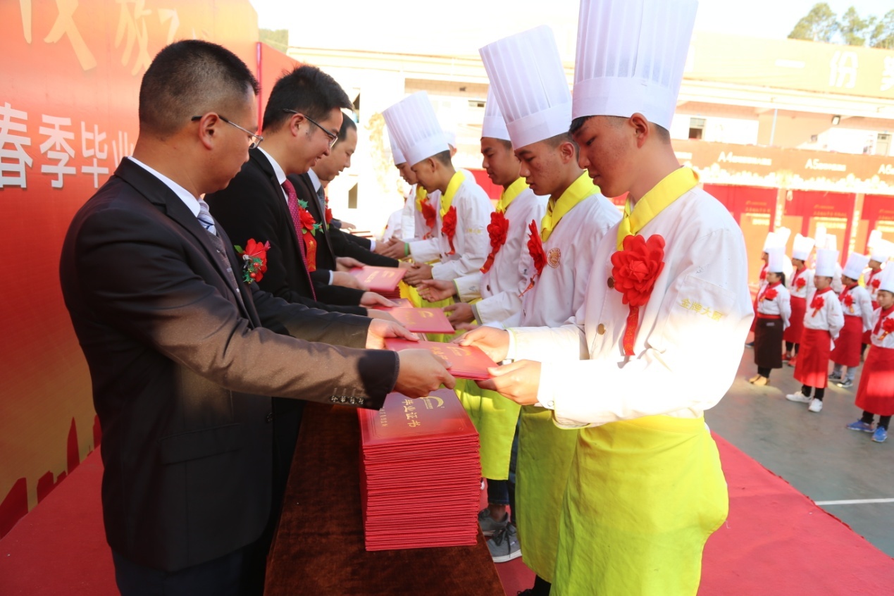  云南新东方2017春季毕业典礼：梦想从这里放飞