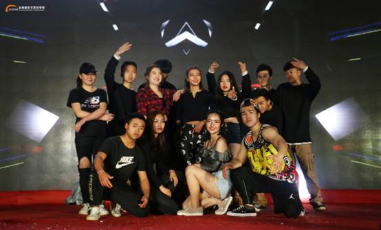 云南新东方“中国梦 我的梦”庆五一 迎五四晚会隆重举行