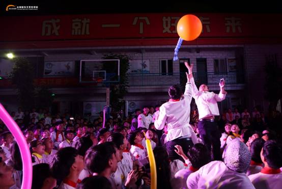 云南新东方“中国梦 我的梦”庆五一 迎五四晚会隆重举行