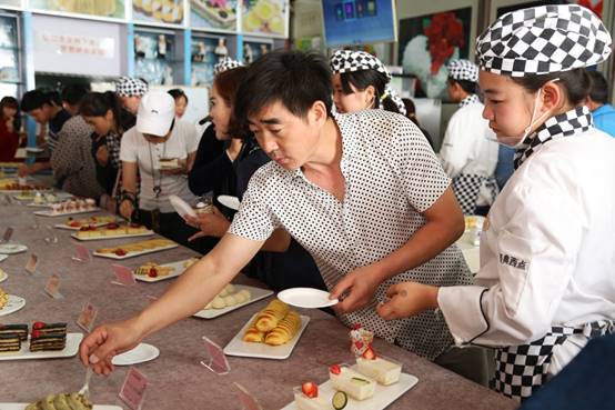 惊呆！家长会居然还能这样玩……
