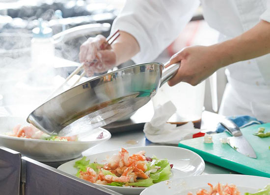 做厨师你想月薪3k,还是月薪1w?