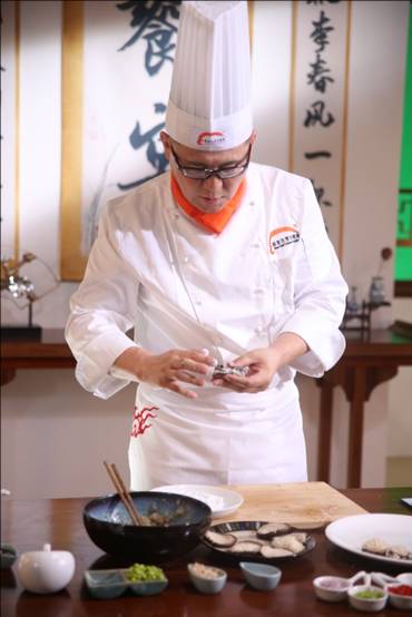 匠“新”创作八味珍馐  新东方烹饪震撼上演《饕宴的秘密》