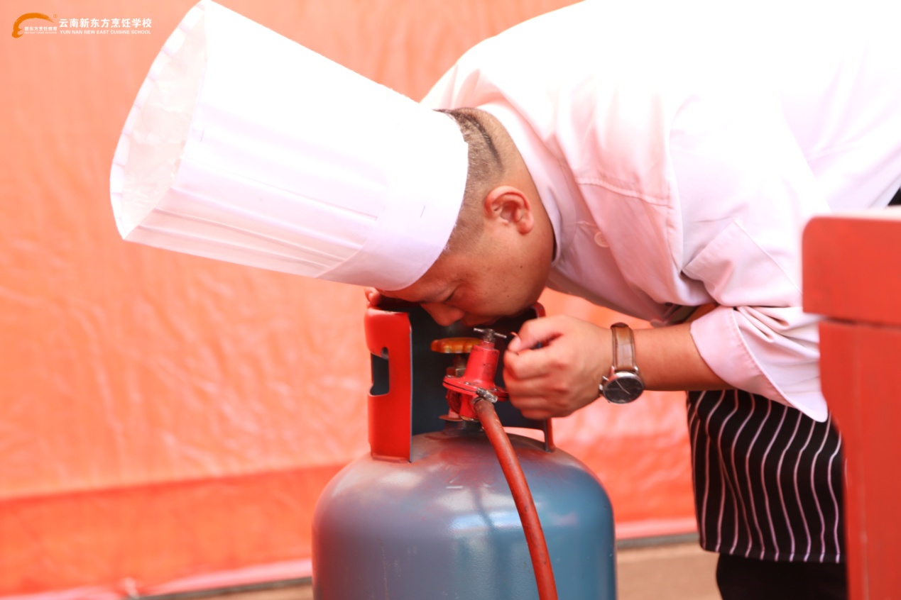 新东方“美食一条街”营业进行时，坐等被撩……