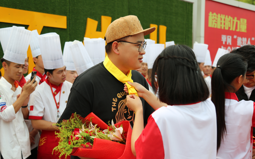   《绝世高手》路演走进新东方烹饪学院“笑果”不俗