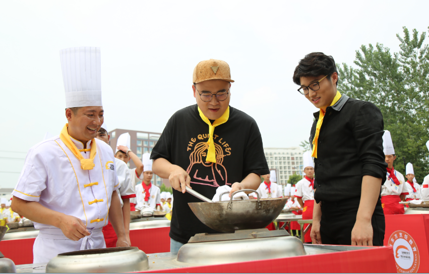   《绝世高手》路演走进新东方烹饪学院“笑果”不俗