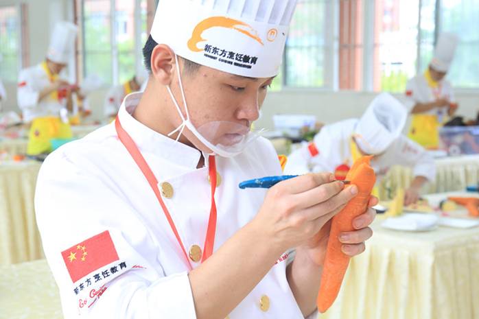 “丘比杯”雕刻现场  一把刻刀“话”美景