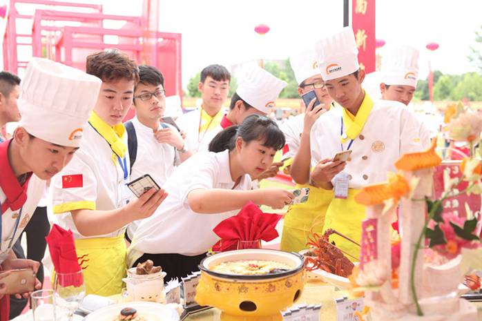 扛鼎巨献 宴席展台独领风骚