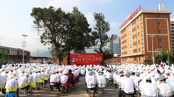 云南新东方举办“新生安全及入学教育”讲座