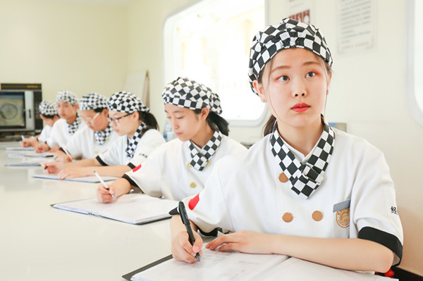 技校，什么专业适合女生学习？