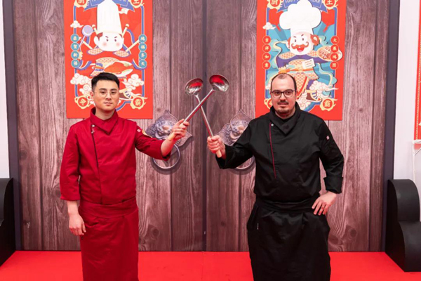 新东方烹饪首支战队出征央视《厨王争霸》，首战告捷大获全胜！